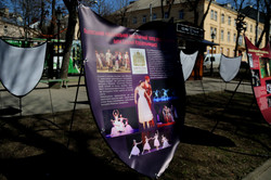 Міжнародний день театру у Львові: нестандартна виставка посеред вулиці (ФОТО)