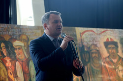 У львівському аеропорту презентували унікальний мистецький проект про Короля Данила (ФОТО)