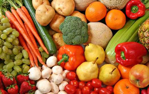 Львівські медики закликають до обережного споживання ранніх овочів та фруктів