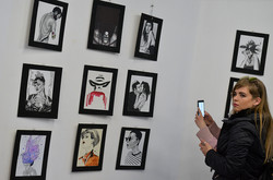 У стилі "ню": у Львові відкрилась виставка «нецензурних» ілюстрацій Марти Яцишин (ФОТО)