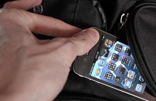 13-річна дівчинка вкрала телефон у 27-річної львів'янки
