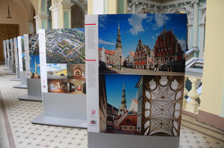У львівському виші презенутвали унікальну фотовиставку латвійської архітектури (ФОТО)