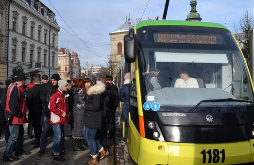 “Патріоти” перевірятимуть пасажирів львівського електротранспорту