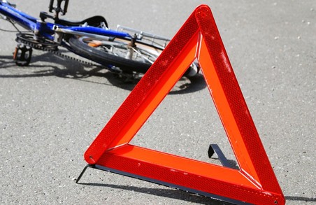 На Львівщині вантажівка збила велосипедиста