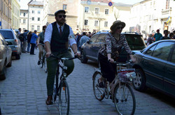 На вулиці Львова виїхали хулігани з початку ХХ століття (ФОТО)
