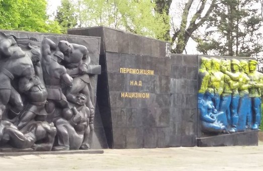 Від Садового вимагають демонтувати Монумент Слави у Львові
