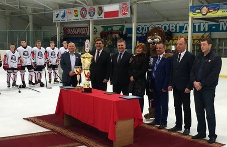 Кращих хокеїстів за підсумками сезону нагородили на Яворівщині