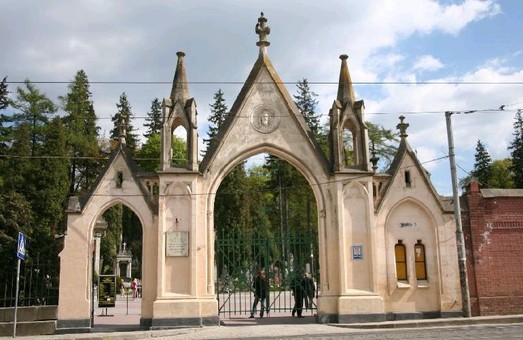 На Личаківському цвинтарі вшанують Героїв