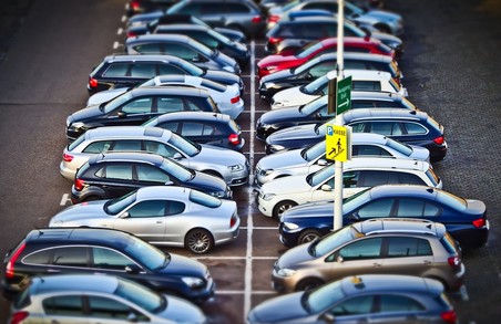 Львів’ян закликають підписати петицію про зміну порядку та правил паркування транспортних засобів