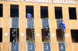У Львові спортсмени-пожежники змагаються між собою: видовищні кадри (ФОТО)