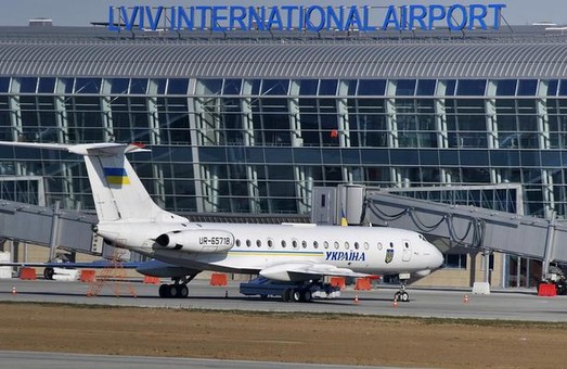 У Львові обстежують літак: пасажирка повідомила про бомбу