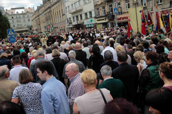 Прощання  з Кардиналом : тисячі  львів'ян вшанували Любомира Гузара (ФОТО)