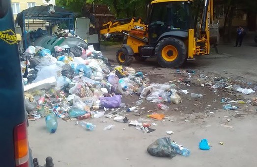 Президента України зайвий раз інформують про львівське сміття