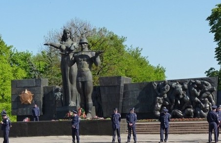 У Львові збирають підписи мешканців, щоб подати Місцеву ініціативу про демонтаж Монумента Слави