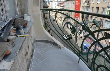 У будинку на Дорошенка відреставрують унікальні балкони