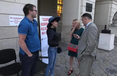 Синютка відвідав учасників голодування під стінами львівської Ратуші