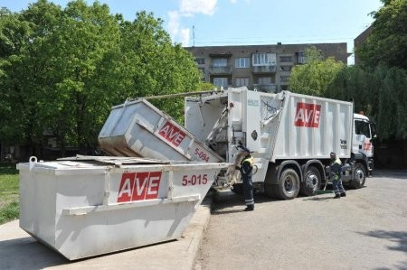 Як Садовий маніпулює ринком вивезення сміття зі Львова