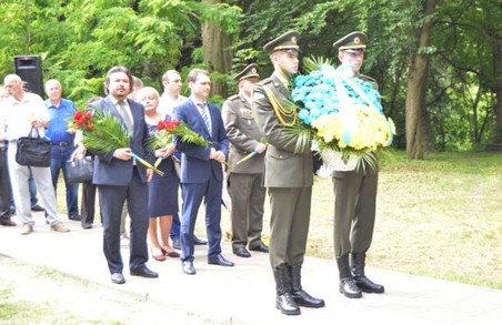 До Дня скорботи і вшанування пам'яті жертв війни на Львівщині відбулись поминальні заходи