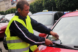 Ситуація з місцями для паркуванням у центрі Львова критична (ФОТО)