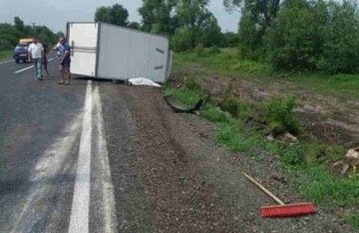 У ДТП на Львівщині загинув водій вантажівки