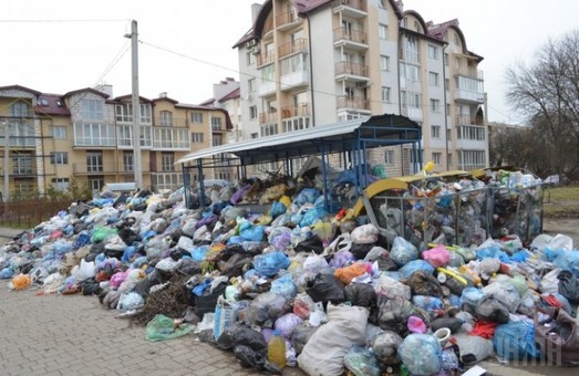 Перевізники продовжують вивозити львівське сміття незважаючи на заборгованості мерії