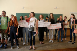 Львівські  студенти  вийшли  на пікет проти корупції (ФОТО)