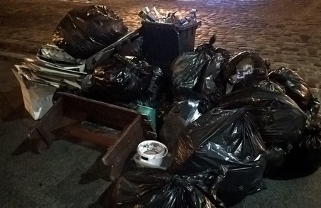 Люди Садового знову блокують вивіз сміття зі Львова