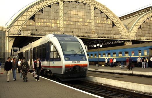 Варшаву та Львів хочуть з'єднати залізничними шляхами