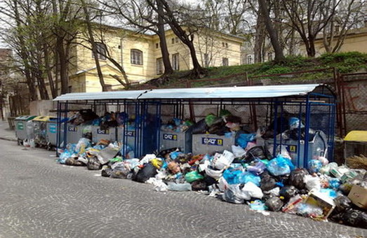 5 тис. тонн сміття лежать невивезеними у Львові