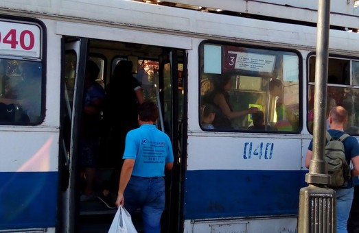 Львів'яни просять повернути термінали з квитками на проїзд у електротранспорті