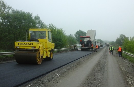 На Львівщині уже відремонтували понад 270 км доріг