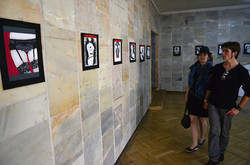 Японське мистецтво зв’язування Шибарі показали на виставці картин у жанрі ню (ФОТО)