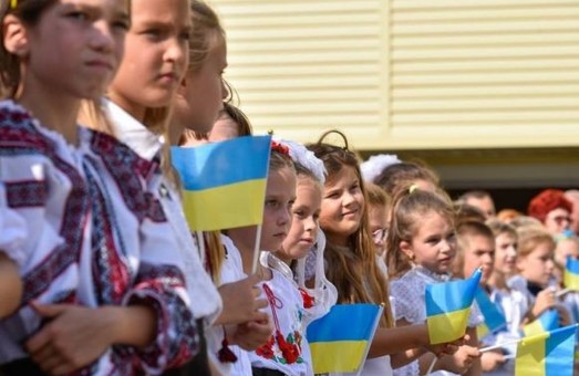 Президент України бере участь у відкритті школи неподалік Львова