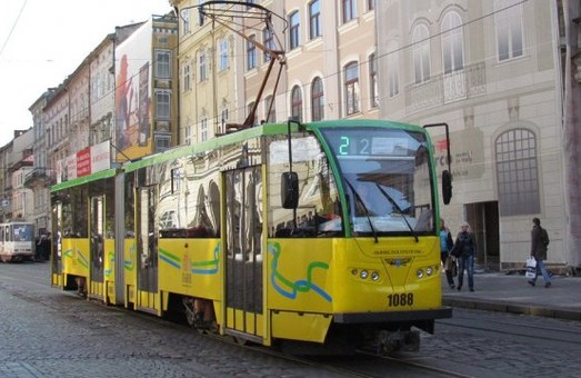 Львів`янам пропонують купувати абонементи на трамваї онлайн