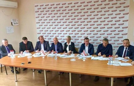 Маніпуляція з членами: партійність голів та кандидатів в ради ОТГ Львівщини