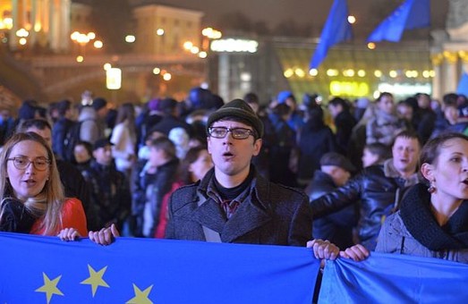 Евромайдан листопада 2013 у фото та твітах того часу