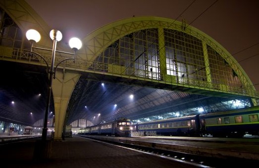 Через підозрілий «дипломат» на Львівському вокзалі проводяться заходи безпеки