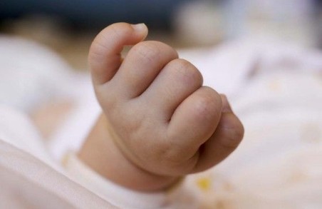До чого приводить недбальство: на Львівщині внаслідок асфіксії померло немовля