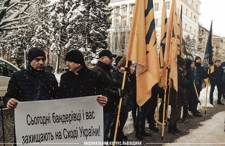 У Львові Національний корпус та ВО "Свобода" протестують проти антиукраїнської політики Польської Республіки
