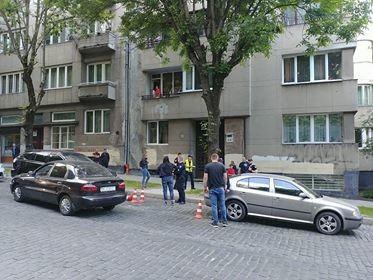 У Львові поранили співробітницю поліції