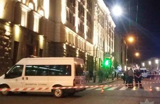 Вночі невідомий влаштував стрілянину у будівлі міськради Харкова (Фото, відео)