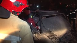 Львівські рятувальники вивільнили пасажира із понівеченого у ДТП автомобіля (ФОТО, ВІДЕО)