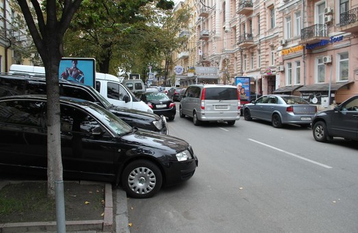 У Львові оштрафували майже тисячу водіїв, що порушили правила паркування