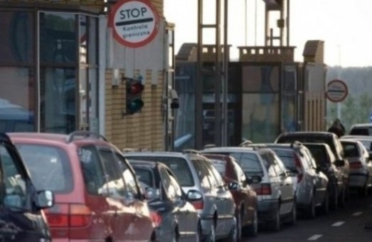 На кордоні з Польщею зафіксували черги у понад сотню авто