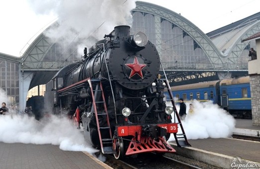 Львівська залізниця кличе у святкову подорож ретропоїздом