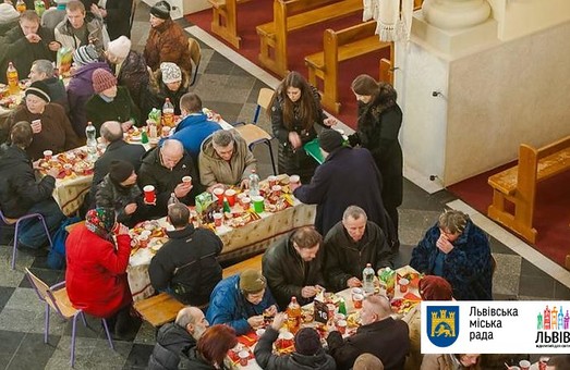 Львів’ян кличуть на святковий Різдвяний обід з безхатченками