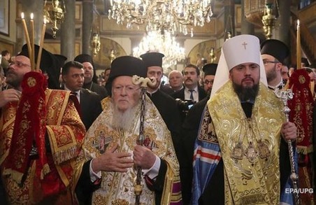 Вселенський Патріарх підписав Томос про автокефалію Української Церкви