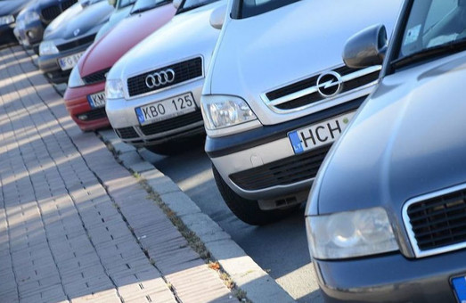 Українцям спростили процедуру продажу розмитнених авто