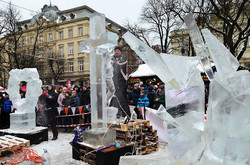 Конкурс крижаних скульптур відбувся біля головної ялинки Львова