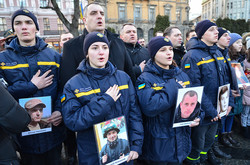 У Львові вшанували Героїв Небесної Сотні ангелом зі свічок (ФОТО)